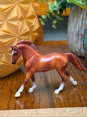 Pony Chestnut Horse Figure Toy Breyer Sorrel Mystery Horse Stablemate 2018